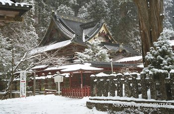 雪の本殿