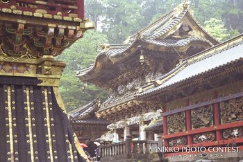 雨の陽明門