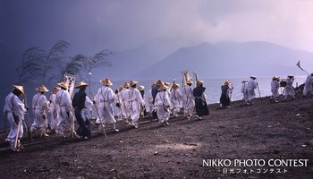 御登拝行人行列