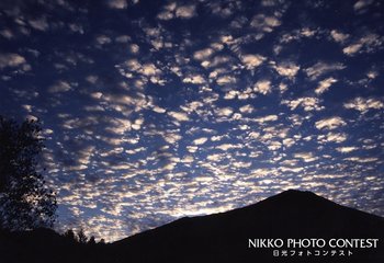 朝明け雲