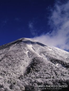 白い男体山