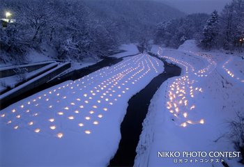 灯るキャンドルの川里